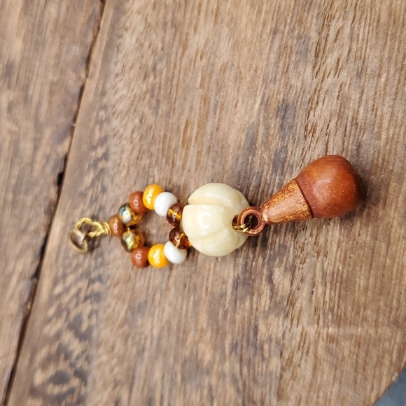 Orange medley bovine bone carved native pendant - Picture 1 of 2